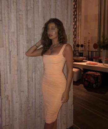 В Москве я ищу новые знакомства и яркие эмоции. Мои услуги - это настоящий рай для твоих фантазий. Умею создать атмосферу релакса, где ты забудешь о реальности. ✔️ Откровенные игры, массаж, стриптиз - всё это входит в мою программу. Также возможны эксперименты и ролевые игры. 😘 Мои клиенты утверждают, что каждая встреча со мной - это безудержное наслаждение и полное расслабление. Убедись в этом сам! Отзывы и фото можно найти на моей странице. Твоя незабываемая встреча ждет тебя, в Москве! ✨ 6280, 22 года